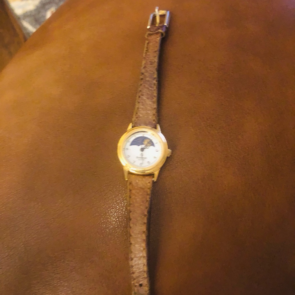 Classic Men's Gold-Tone Watch with Brown Leather Strap
